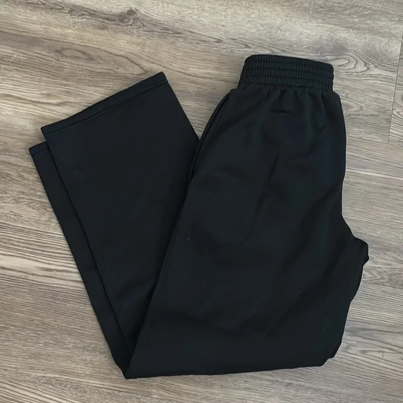 ⭐️Under armor sweatpants⭐️ - Picture 2 of 3